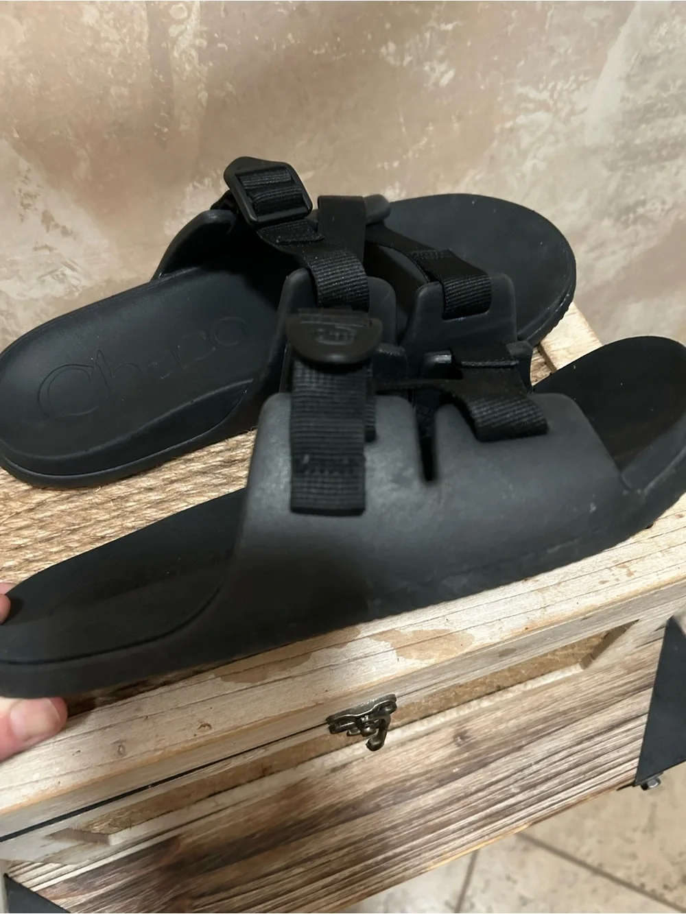 Chaco Chillos equal to ladies 7.5/8 youth 6 slides / sandals